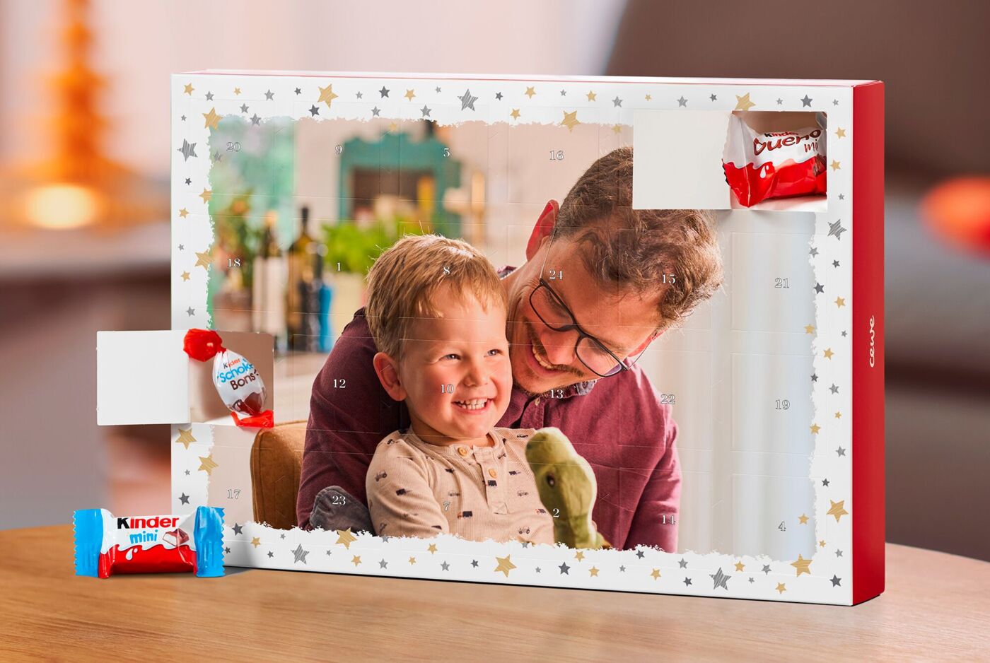 Adventskalender mit gefüllt Schokolade von kinder und einem Foto von einem Mann und einem Kind.